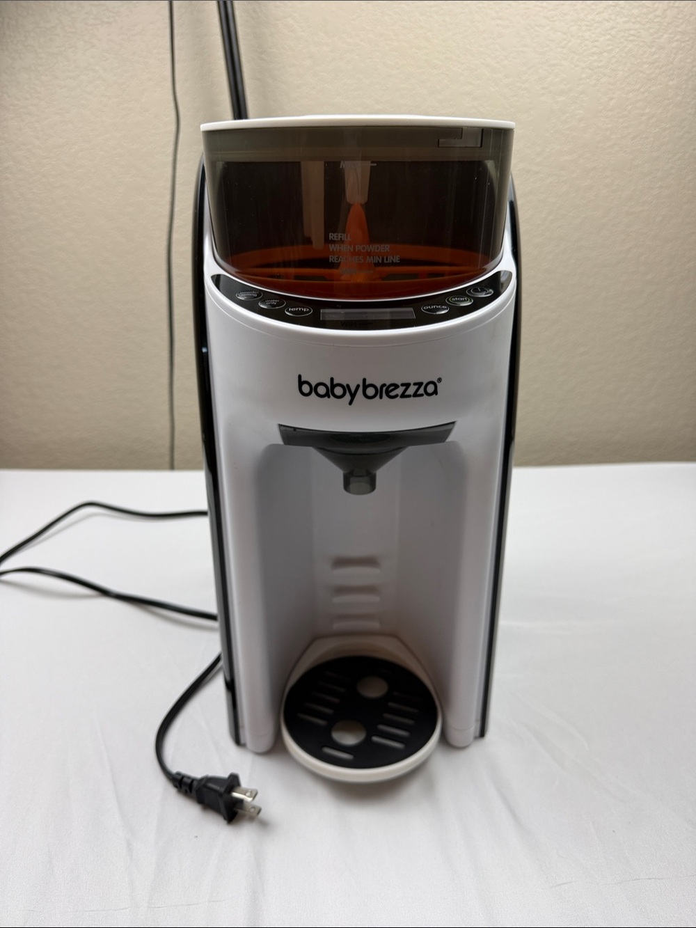 Baby Brezza Formula Pro Powder Dispenser in White